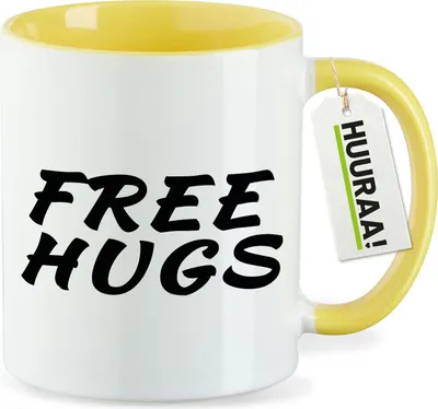 Produktbild von Huuraa Kaffeetasse Free Hugs Schriftzug 330ml Gelb Keramik Kaffeebecher Geschenkidee