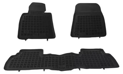 Productafbeelding van Rubberen vloermatten voor Toyota Land Cruiser J200, modeljaren 2008-2021, speciaal ontworpen en geurloos.