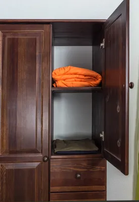 Produktbild von Massivholz Kleiderschrank