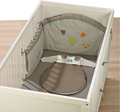 Produktbild von Alvi Bettchenschutz / Nestchen 30x180 cm | Grün-Weiß | Eulen Motiv | Weicher Sprossenschutz fürs Babybett