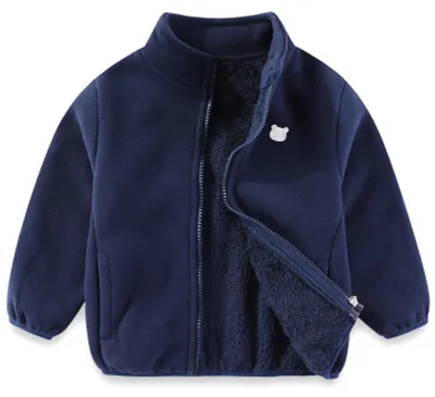 Imagen del producto de Chaqueta de polar para bebés y niños pequeños. Fabricada en polar grueso, con cremallera completa y mangas largas. Prenda cálida para niños y niñas