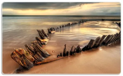 Produktbild von Wallario Frühstücksbrettchen aus Glas, je 14 x 23 cm, mit rutschfesten Füßen, Motiv Bootswrack in Irland am Strand