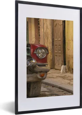 Produktbild von MuchoWow® Gerahmtes Poster Ein kubanischer Oldtimer mit einer Katze auf der Straße in Havanna 40x60 cm - Poster mit Schwarzem Bilderrahmen Wandposter Rahmen Foto Bilder - Poster in Rahmen