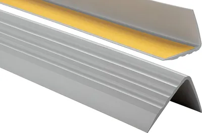 Produktbild von ProfiPVC Treppenkantenprofil PVC 50x40mm 1 m selbstklebend Anti-Rutsch Treppenkanten-Schutzprofil, Grau