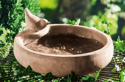 Image de Mangeoire pour oiseaux en terre cuite, look antique, Ø 32 cm, avec oiseau décoratif, mangeoire, abreuvoir, bol d'eau, décoration de jardin pour l'extérieur