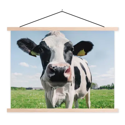 Produktbild von MuchoWow® Textilposter Kuh - Wiese - Natur - Tiere - Gras 60x45 cm mit holzfarbenen Rahmen - Bild