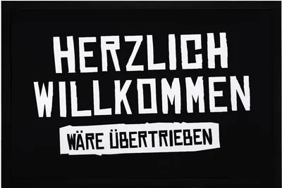 Produktbild von Fußmatte mit Spruch Herzlich willkommen wäre übertrieben sarkastischer Willkommensgruß rutschfest & waschbar Moonworks® schwarz 60x40cm