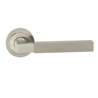 Produktbild von DOMINO Türgriff Drückergarnitur | Türklinke für Zimmertür, Bürotür, Kellertür & Innentür | Türbeschläge aus Messing | Perlnickel Türdrückergarnitur| HELENA-R M7/M9