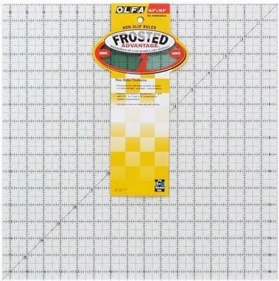 Produktbild von Olfa Patchworklineal mit Maßeinteilung in inch in verschiedenen Ausführungen : 16,5 x 16,5 inch Linealgrößen: 16,5 x 16,5 inch