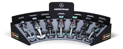 Produktbild von F1 Mercedes AMG Deluxe Geschenkset mit Displayständer 1:43 Rennwagen Spielzeug