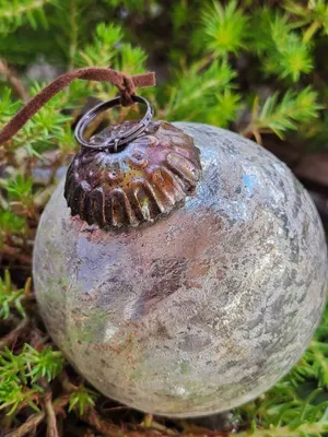 Produktbild von Christbaumkugel Athrios rund, braun-altgold, glänzend