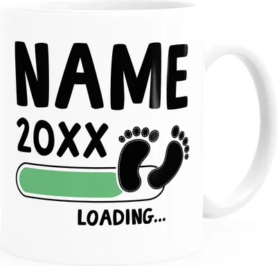 Produktbild von Tasse personalisiert Mama Papa Tante Onkel Oma Opa loading Schwangerschaft anpassbar Jahreszahl Name Text-Zeile Moonworks® weiß-grün Keramik-Tasse