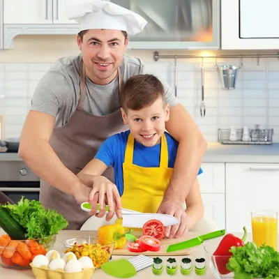 Produktbild von Kindermessenset aus Holz mit Y-Dunschiller und Snijplank für das Montessori-Snijden von Obst, Gemüse und Brot