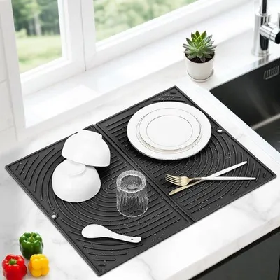 Zdjęcie produktu dla Szara gumowa mata z wypustkami, 40 x 30 cm, nadająca się do mycia w zmywarce, do naczyń i szklanek
