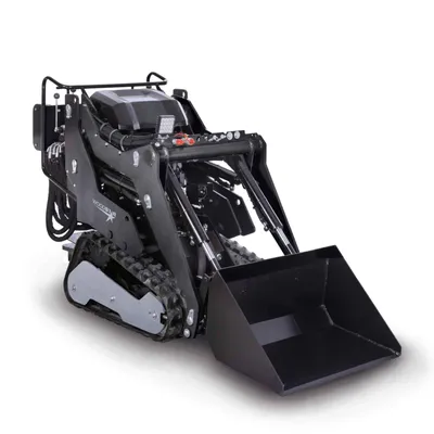 Produktbild von Woodster Kompaktlader MSK800 - 8,5PS | 200kg Ladekapazität | max. 2,3km/h | E-Start | 74cm Spurbreite | max. 25° Steigung | Bagger inkl. 80L Schaufel