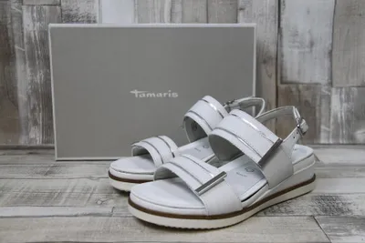Produktbild von Tamaris Damen Sandale weiß mit zwei silber abgesetzten Klettverschlüssen, herausnehmbare Innensohle 41