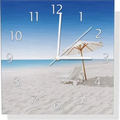 Produktbild von Wallario Design Wanduhr Sonnenliege am weißen Strand unter blauem Himmel aus Aluverbund, Größe 30 x 30 cm