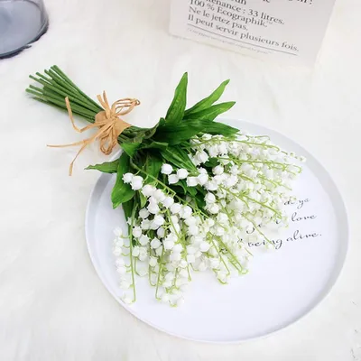 Immagine prodotto di Composizione floreale decorativa con gigli e fiori di dalia