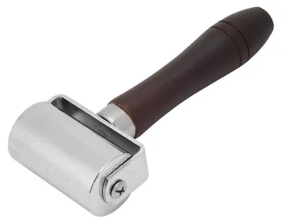 Immagine prodotto di Rullo per bordi Acciaio al carbonio di alta qualità - Strumento per laminazione - Lisciatura della pelle - Autoadesivo - 60 mm - Resistenza all'abrasione - Rullo per pelle