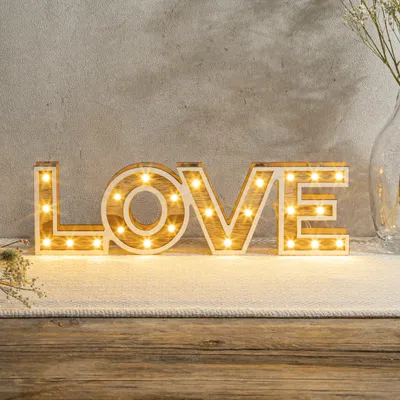 Produktbild von XL Deko-Schriftzug „Love“ aus Holz mit 24 warm-weiße LED | 38 x 11 x 3cm | Batteriebetrieben