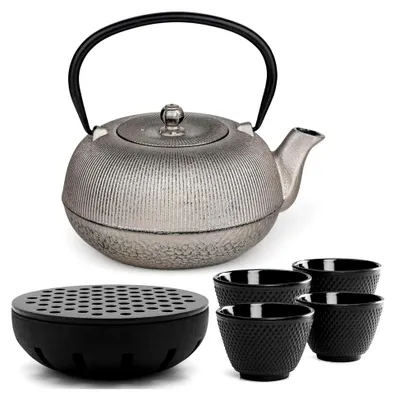 Produktbild von Teeset - Gusseisen-Teekanne 1,0 L in Silber-Antik-Optik mit Stövchen und 4 schwarzen Teebechern