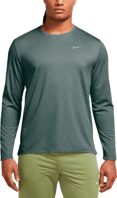 Image de NIKE M NK DF UV MILER TOP LS vert vintage/bicoastal/argent réfléchissant M