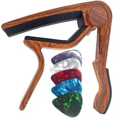Produktbild von Gitarncapo - Legering - 5-Plectrums - Für E-Gitarren, Akustikgitarren, Ukulelen, Mandolinen und Banjos - Holzfarbe
