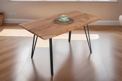 Produktbild von Baumkantentisch 120x80 cm Celia, Akazienholz naturfarben + massiv, echte Baumkante, Esstisch aus Massivholz, Esszimmertisch mit Metallgestell Schwarz