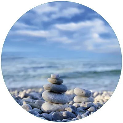 Produktbild von Wallario Premium Glasbild, freischwebende Optik, kräftige Farben, rund 50cm Durchmesser, Motiv Steinstapel am Strand