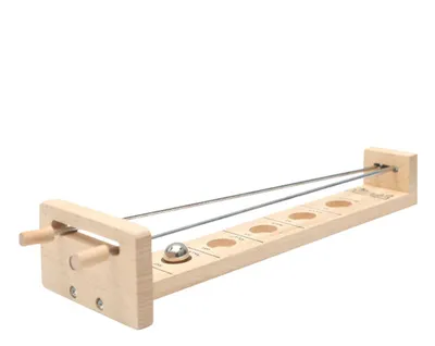 Produktbild von Bildungsspielzeug aus Holz: Balllaufbahn für die Förderung der Feinmotorik