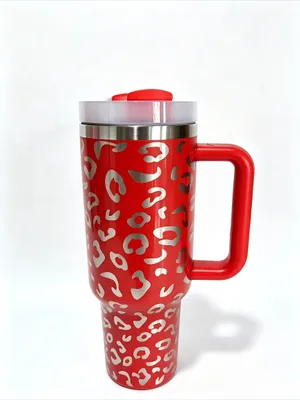 Immagine prodotto di Tazza termica da 1200 ml con cannuccia e manico, motivo leopardo rosso