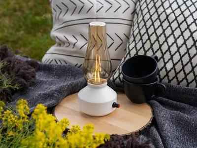 Produktbild von Akku Tischlampe Weiß mit Rauchglas 24,5cm