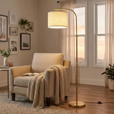 Produktbild von VASAGLE Stehlampe modern mit höhenverstellbarem Bogen, Leselampe mit Fußschalter, für Wohnzimmer, Stoffschirm, E27, gold