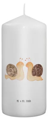 Produktbild von Mr. & Mrs. Panda Kerze Schnecken Liebe 15 x 7 cm - Weiß - Geschenk, Erinnerungslicht, Paar, Pärchen, Freundin, glücklich, Stumpenkerze, Große, Bedruckte, Erinnerungskerze