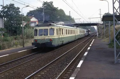Produktbild von Jouef 2-tlg. Dieseltriebwagen X2700 SNCF grün/gelb, Ep. IV HJ2386