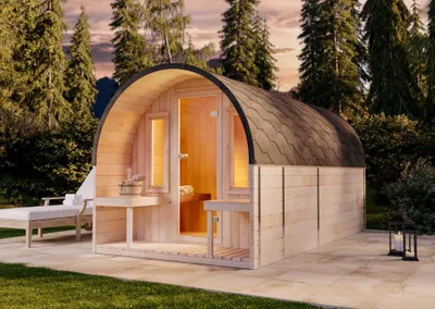 Produktbild von FinnTherm Fasssauna aus Holz ScandiPod Deluxe, Outdoor-Sauna mit Vorraum und Terrasse, Außensauna Garten 42 mm Wandstärke, Saunahaus 204 x 400 x 210 cm, natur 2 Fenster