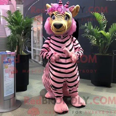 Produktbild von Maskottchenfigur REDBROKOLY eines rosa Zebras mit Faltenrock und Kummerbund
