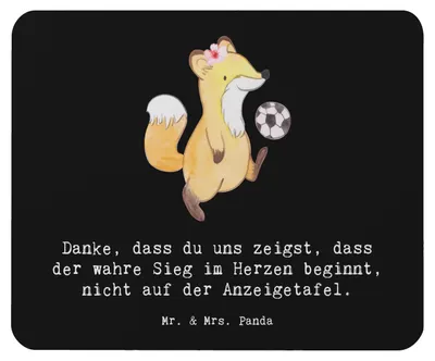 Produktbild von Mr. & Mrs. Panda Mouse Pad Fussball Trainerin Herzsieg - Schwarz - Geschenk, Entschlossenheit, Leidenschaft, Sportart, laptop mauspad, Liebe, Mentorin, Motivatorin