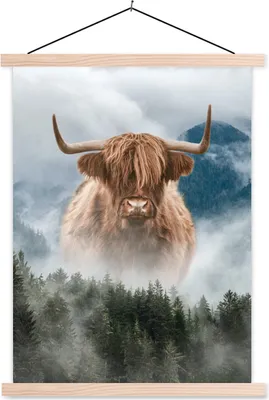 Produktbild von MuchoWow® Textilposter Schottisches Hochlandrind - Nebel - Wald 60x80 cm mit holzfarbenen Rahmen - Wandbild