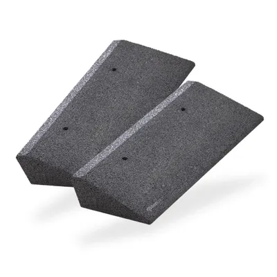 Produktbild von bepco Bordsteinkanten-Rampe-Set (2 Stück) – Schwarz, mit eingelagerten Unterlegscheiben zur Befestigung, je 50 cm lang, 10 cm hoch