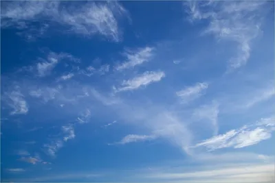 Produktbild von Wallario Wandbild aus Acryl, 90 x 60 cm, freischwebende Optik - Blauer Himmel mit vereinzelten Wolken