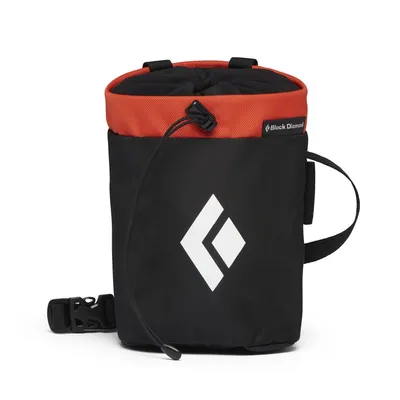 Schwarze Chalk Bag von Black Diamond mit rotem oberen Rand und weißem Logo.