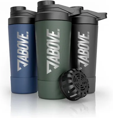 Produktbild von ABOVE. Protein Shaker Edelstahl 750ml – BPA-frei & isolierend: hält Shakes 12H eiskalt – integrierte Skala & 100% auslaufsicherer Deckel