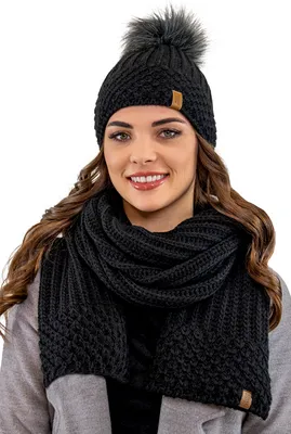 Produktbild von Vivisence damen bommelmütze und schal set warm kopfbedeckung und halsbedeckung an winter und herbst warm dick, wintermütze mit bommel, winterset für frauen, hergestellt in der eu, schwarz, einheitsgrö