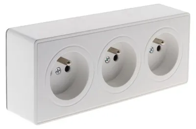 Image de Prise électrique triple, 2P+T, 16A, à encastrer, de couleur blanche