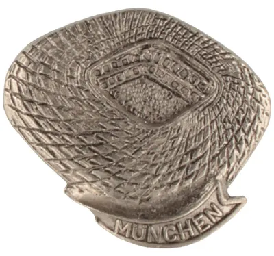 Hutanstecker Fußballstadion München von Hut-Breiter in silber