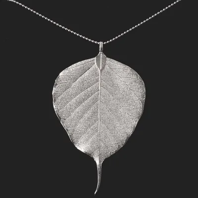 Immagine prodotto di Collana "Foglia di Bodhi argentata".