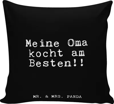 Produktbild von Mr. & Mrs. Panda Sofa Kissen Meine Oma kocht am... - Schwarz - Geschenk, kuschelkissen 40x40, Lustige Sprüche, Polster, 40 x 40, Dekokissen, Enkel, Enkelkinder, Weiches