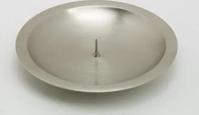 Produktbild von Kerzenteller mit Dorn, Dekoteller Messing matt vernickelt silber für Kerzen Ø 10 cm