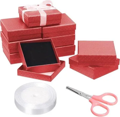 Obrázek produktu pro Dárková krabička na šperky 9 x 9 x 3 cm, červená, se sadou řetízku a náušnic